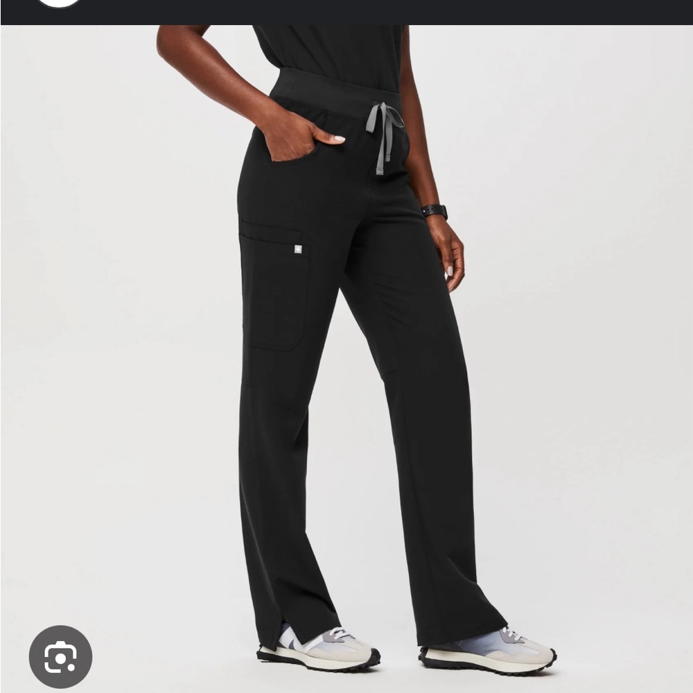 New Figs black HW Kade pants in size small (regular length)